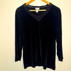 Chicos Travelers black long sleeve crochet trim v-neck stretch shirt size 2 L